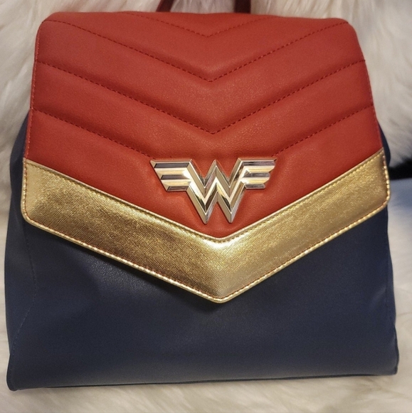 ❤NWT Wonder Woman WW84 DC/WB Mini Backpack❤ - Picture 4 of 9